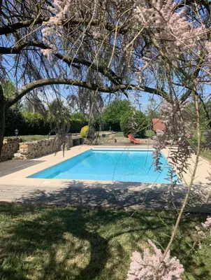 Piscine de l'établissement Chez Charly ou située à proximité