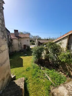 Jardin de l'établissement Maison de Loretz du 18e siècle en Anjou entre vignes et châteaux