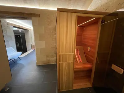 Salle de bains dans l'établissement Chambre Chinon