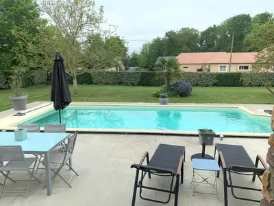 Piscine de l'établissement Maison avec piscine ou située à proximité