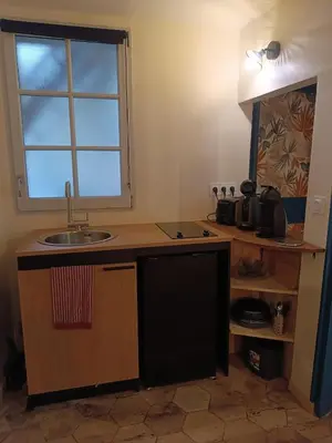 Cuisine ou kitchenette dans l'établissement Urbain Grandier