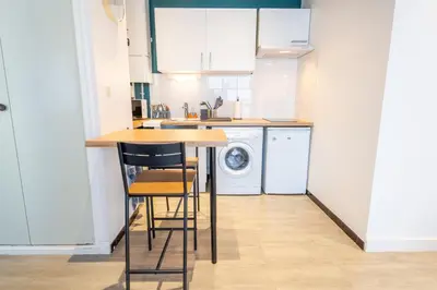 Cuisine ou kitchenette dans l'établissement Le Tribut