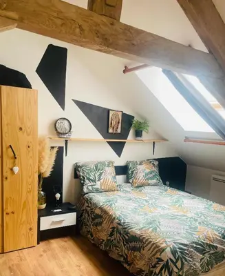 Un ou plusieurs lits dans un hébergement de l'établissement Chambre double avec teléviseur