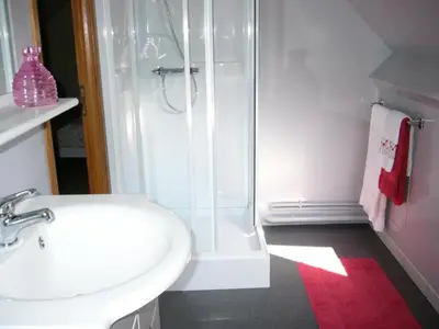 Salle de bains dans l'établissement Maison de charme avec piscine partagée à Contres - FR-1-491-465