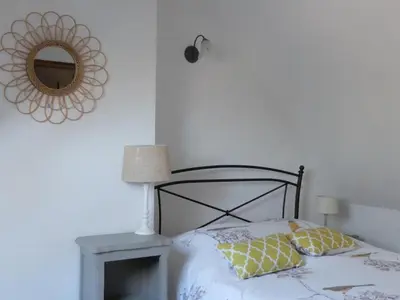 Un ou plusieurs lits dans un hébergement de l'établissement Maison de charme avec piscine partagée à Contres - FR-1-491-465