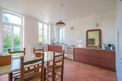 Cuisine ou kitchenette dans l'établissement Narcisse Bienvenue - Élégance et Raffinement