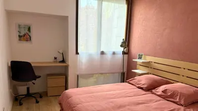 Un ou plusieurs lits dans un hébergement de l'établissement Appartement 4 chambres Idéal 24h moto & voiture