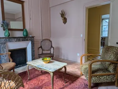 Coin salon dans l'établissement La Maison Royale - Calme en Plein Centre d'Amboise
