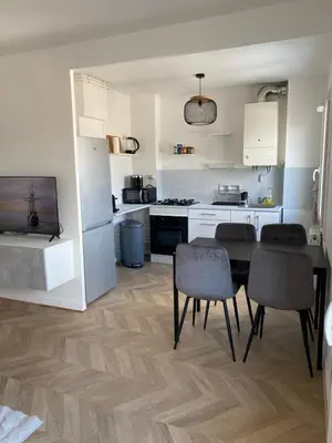 Cuisine ou kitchenette dans l'établissement Appartement T3