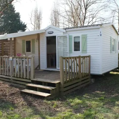 Mobil-home équipé pour un séjour au vert avec piscine
