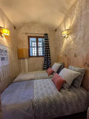 Un ou plusieurs lits dans un hébergement de l'établissement Le Donjon Beauvoir - appartement insolite au centre de Blois
