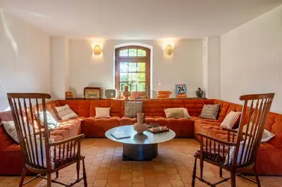 Coin salon dans l'établissement Domaine de Fontenay