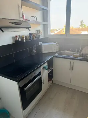 Cuisine ou kitchenette dans l'établissement Beautiful appartement near 24h du Mans !!!