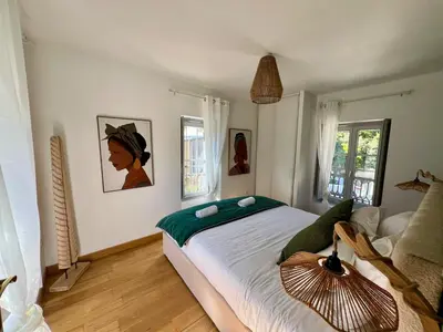 Un ou plusieurs lits dans un hébergement de l'établissement Appartement T2 Lumineux centre ville d'Amboise avec vue sur le Château Royal