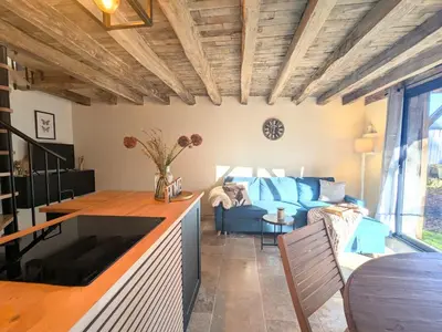 Coin salon dans l'établissement Charmant gîte en Berry avec terrasse et bain nordique - FR-1-591-730