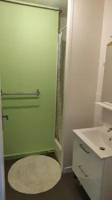 Salle de bains dans l'établissement Studio proche gare et transports