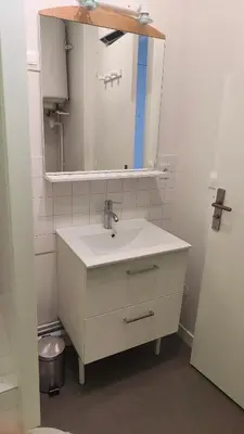 Salle de bains dans l'établissement Studio proche gare et transports