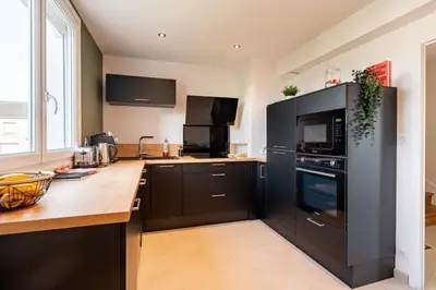 Cuisine ou kitchenette dans l'établissement Le Théodora - Balcon - Jardin - Parking
