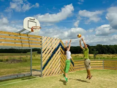 Clients de l'établissement Mobil-home tout confort en camping avec terrasse couverte