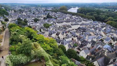 Vue générale sur Chinon ou vue de la ville depuis l'appartement
