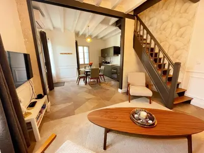 Coin salon dans l'établissement Charmant gîte à Langeais avec terrasse et wifi inclus pour 4 personnes - FR-1-381-616