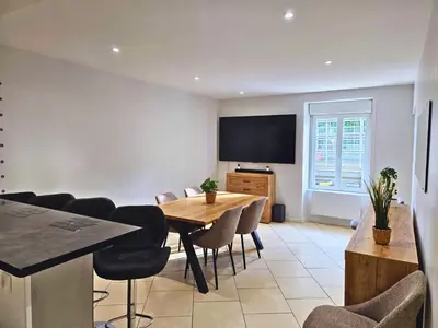 Télévision ou salle de divertissement dans l'établissement Maison d'exception sur la ligne droite des Hunaudières