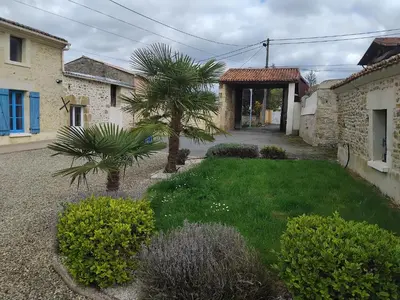 Jardin de l'établissement Bienvenue au gite papillon