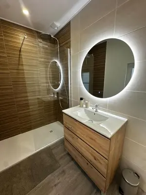 Salle de bains dans l'établissement Les Jasmins - Centre Ville de Saumur