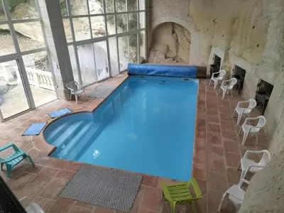 Piscine de l'établissement Villa spacieuse avec piscine privée à Ranton - 330 m² ou située à proximité