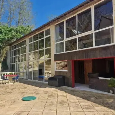 Villa spacieuse avec piscine privée à Ranton - 330 m²