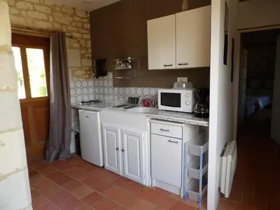Cuisine ou kitchenette dans l'établissement Les Caves
