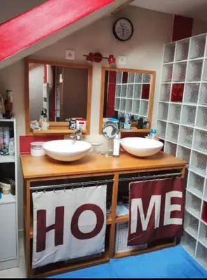 Salle de bains dans l'établissement Le paradis des chats bercéen chez Stéphanie près circuit du Mans, animaux acceptés, relais motard
