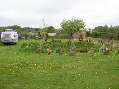 Jardin de l'établissement Chez Didier Emplacements tentes et Camping cars