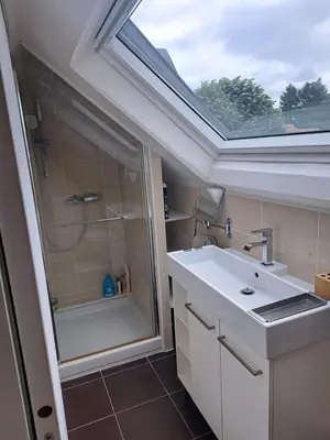 Salle de bains dans l'établissement maison 3 chambres 24h le mans