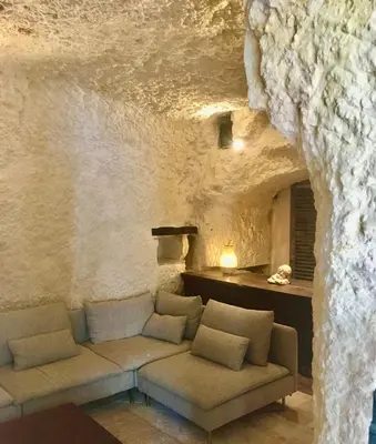 Coin salon dans l'établissement Charming troglodyte near Amboise