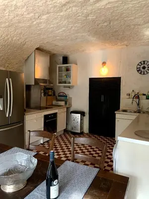 Cuisine ou kitchenette dans l'établissement Charming troglodyte near Amboise