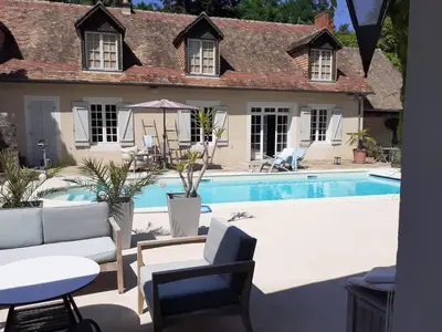 Piscine de l'établissement Le Clos Vautouchard ou située à proximité