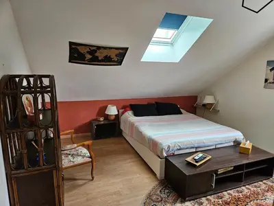 Un ou plusieurs lits dans un hébergement de l'établissement Maison proche Boulerie Jump Savigné l'évêque, proche Circuit 24h