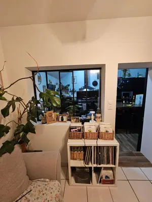 Coin salon dans l'établissement Maison proche Boulerie Jump Savigné l'évêque, proche Circuit 24h