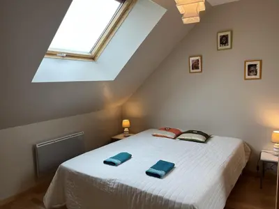 Un ou plusieurs lits dans un hébergement de l'établissement Villa Isaac - Piscine naturelle - Proche Boulerie Jump - 8p