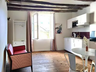 Cuisine ou kitchenette dans l'établissement Large new studio, charming and quiet, historical center