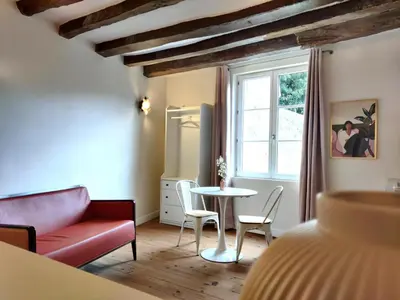 Coin salon dans l'établissement Large new studio, charming and quiet, historical center