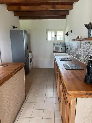 Cuisine ou kitchenette dans l'établissement Maison de campagne Luzé