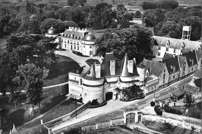 Vue panoramique sur l'établissement Château Royal de Benays - Hôtel