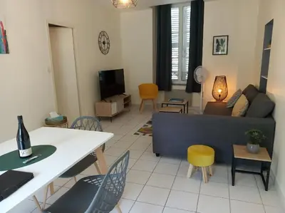 Télévision ou salle de divertissement dans l'établissement Grand Pied à Terre in Blois for 2 to 6 travellers