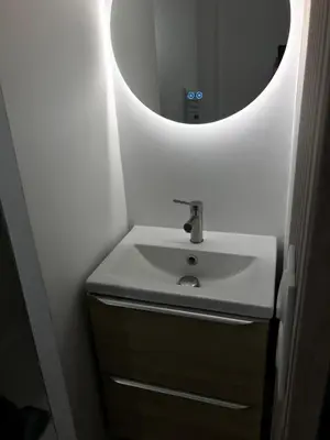 Salle de bains dans l'établissement STUDIO à ROUILLON
