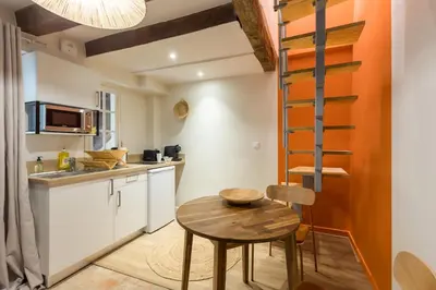 Cuisine ou kitchenette dans l'établissement 24h Au Mans