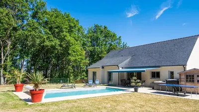 Piscine de l'établissement Gîte la Seigneurie -Piscine & SPA ou située à proximité