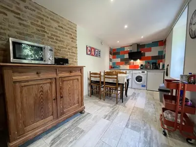 Cuisine ou kitchenette dans l'établissement gîte des martinets and its corner of greenery