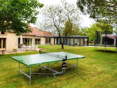 Tennis de table au sein de l'établissement Gîte Tourangelle avec Piscine Intérieure, Wifi, Jardin - FR-1-381-619 ou à proximité